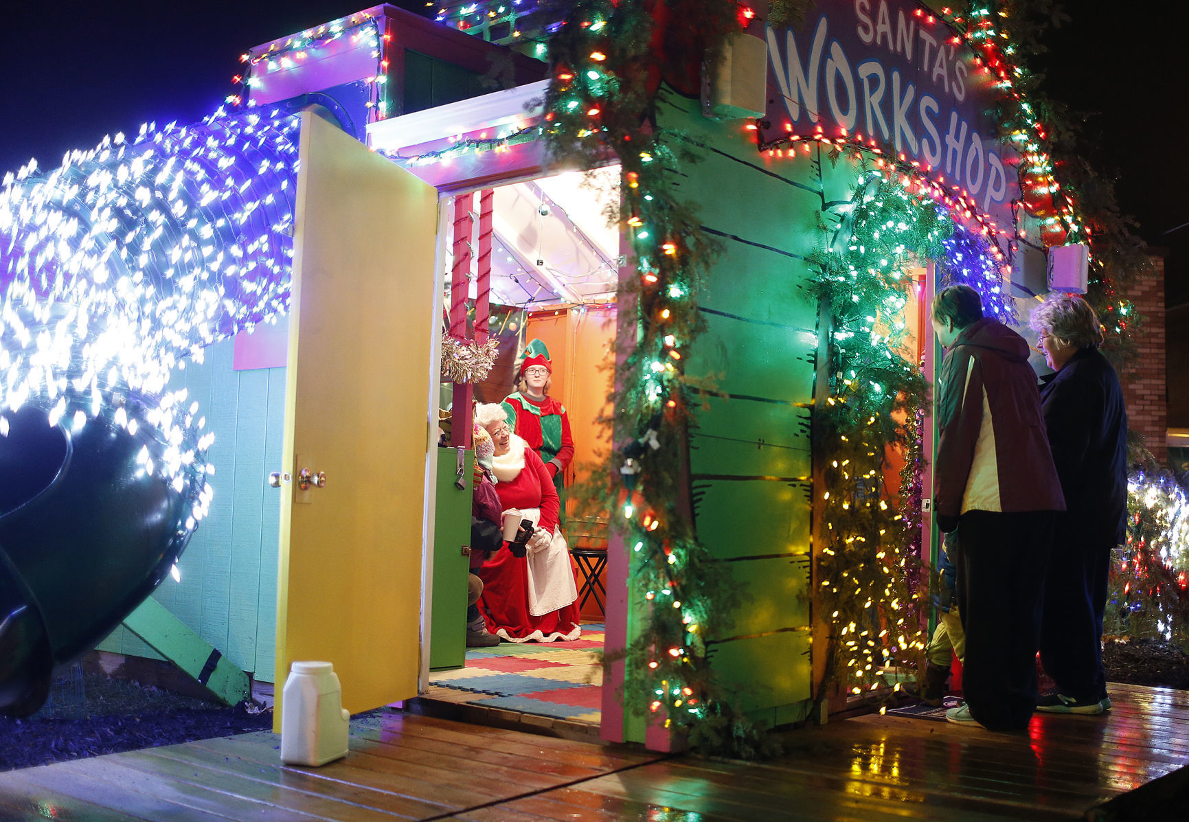 112318bp-holiday-hoopla-4